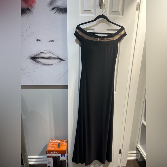 Women’s Off the Shoulder Long Dress. - Picture 1 of 3